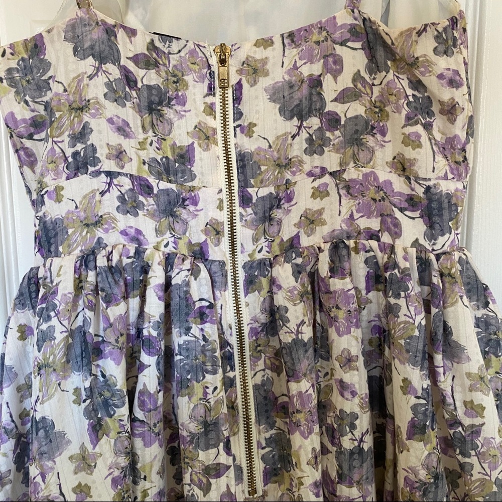 Young In Dress - Picture 5 of 5